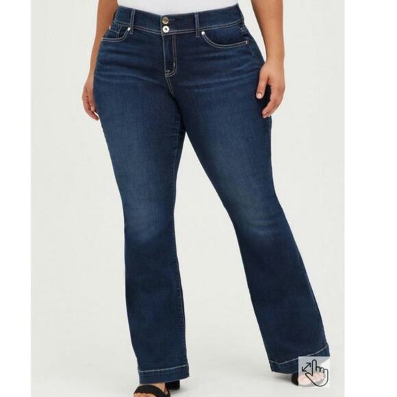 NWT Torrid Super Soft Mid-Rise Flare Jeans in Lunation Wash - Picture 1 of 7